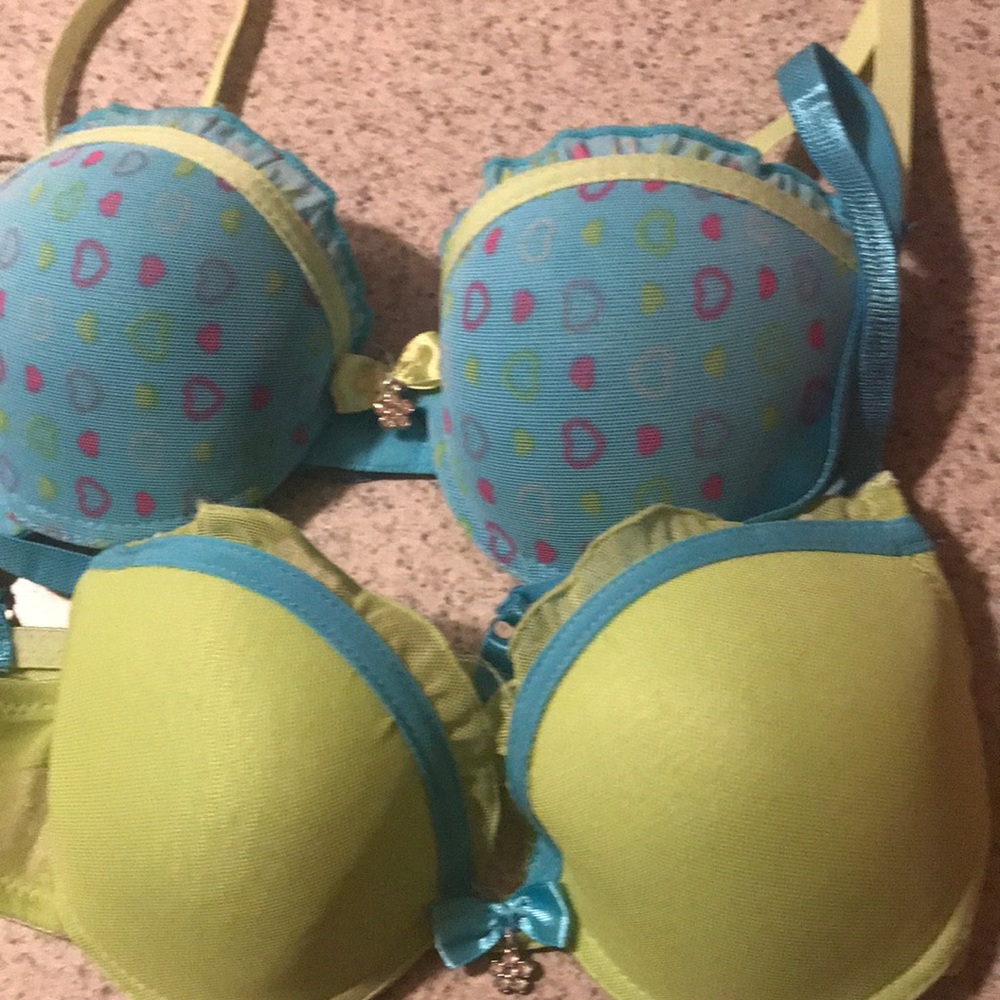 Set of sz 34A set get both Lk nw cute padded bras